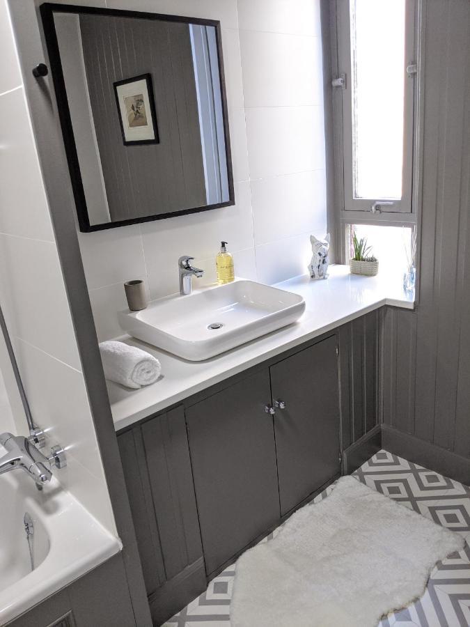Central Hawick Spacious Stylish Flat With Log Burner المظهر الخارجي الصورة
