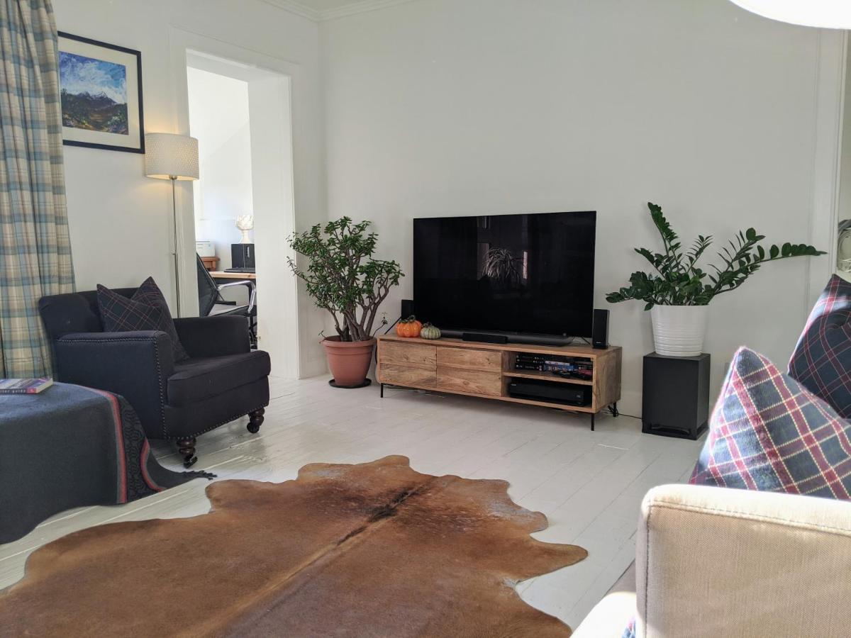 Central Hawick Spacious Stylish Flat With Log Burner المظهر الخارجي الصورة